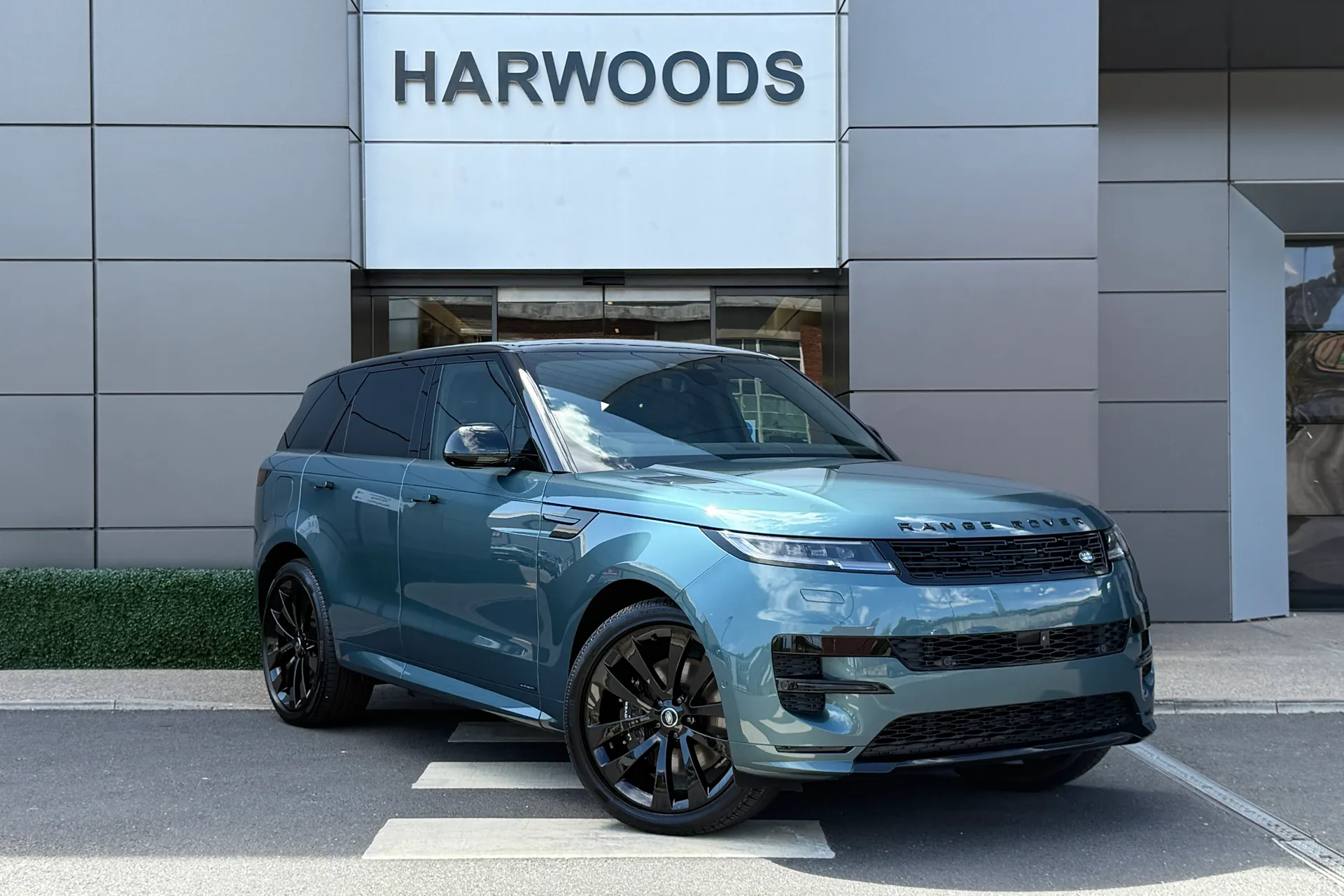 LAND ROVER RANGE ROVER SPORT focused image