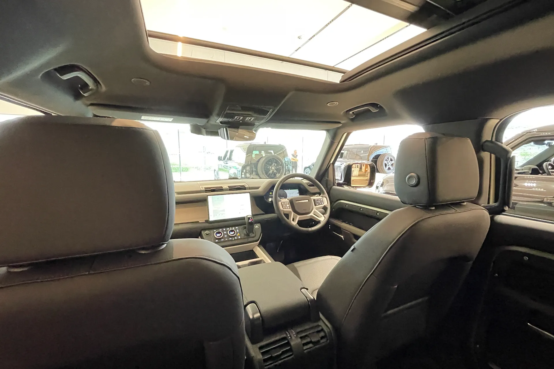 LAND ROVER Defender 110 thumbnail image number 29