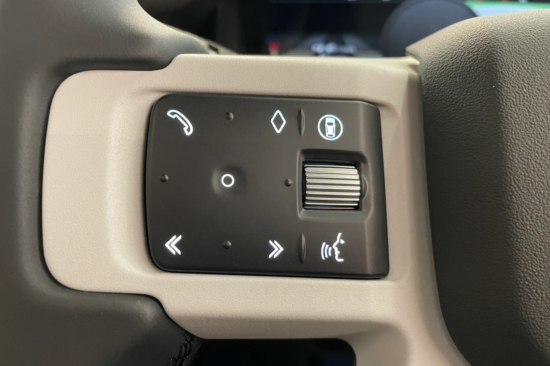 LAND ROVER Defender 110 thumbnail image number 38