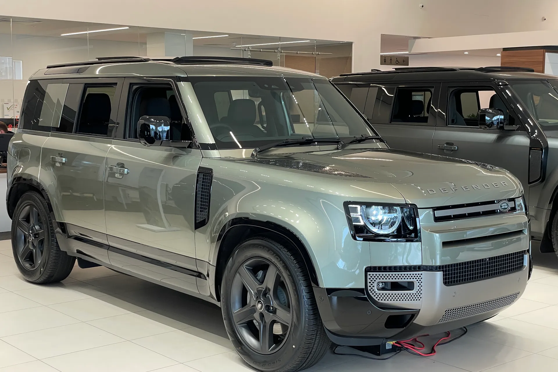 LAND ROVER Defender 110 focused image