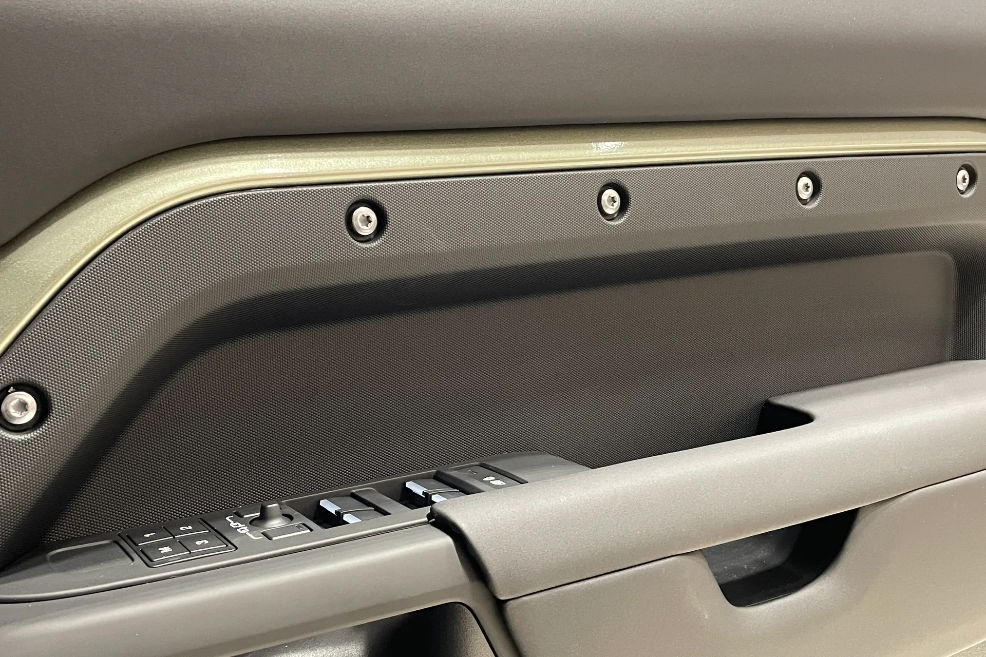 LAND ROVER Defender 110 thumbnail image number 44