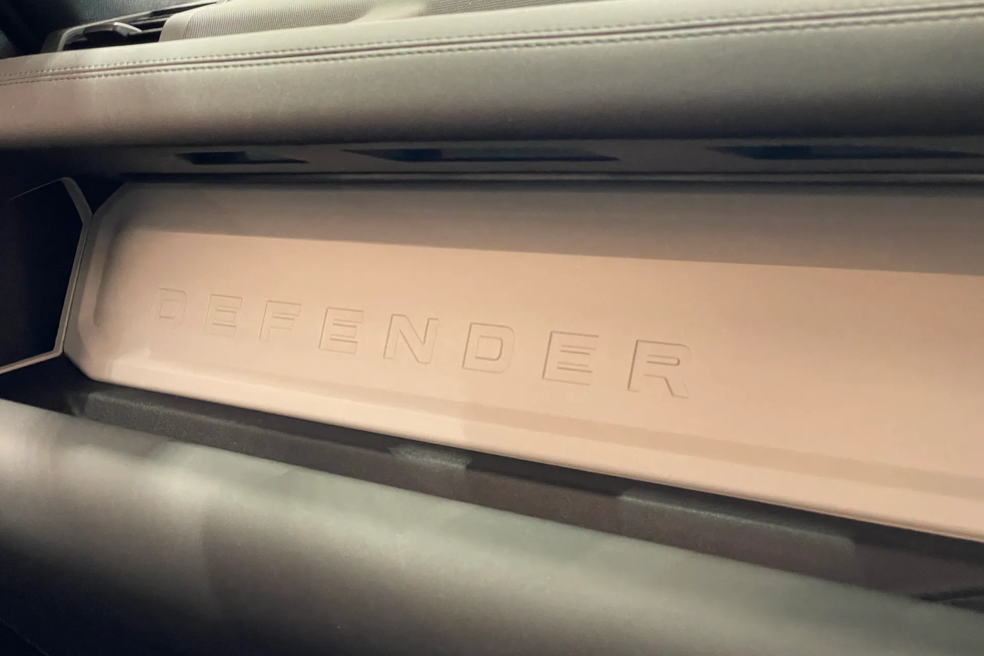 LAND ROVER Defender 110 thumbnail image number 37