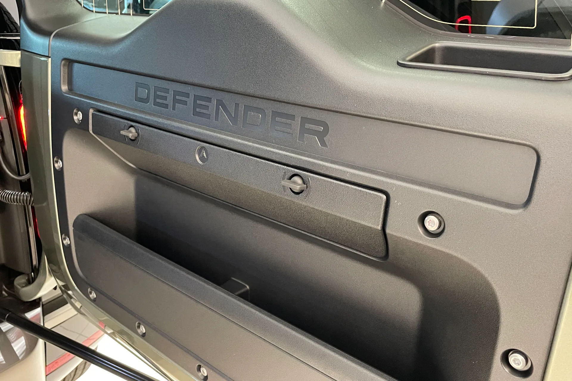 LAND ROVER Defender 110 thumbnail image number 15
