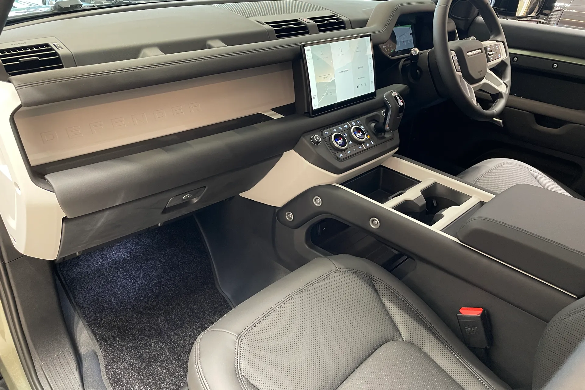 LAND ROVER Defender 110 thumbnail image number 24