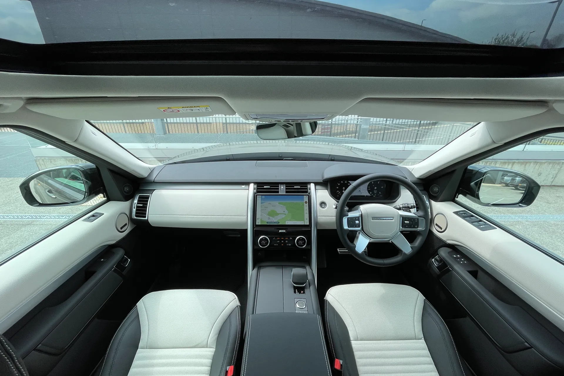 LAND ROVER DISCOVERY thumbnail image number 3