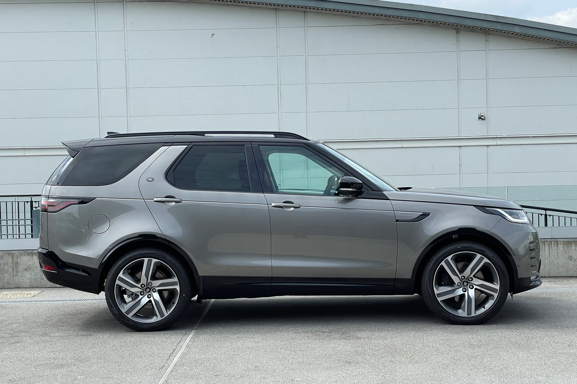 LAND ROVER DISCOVERY thumbnail image number 2