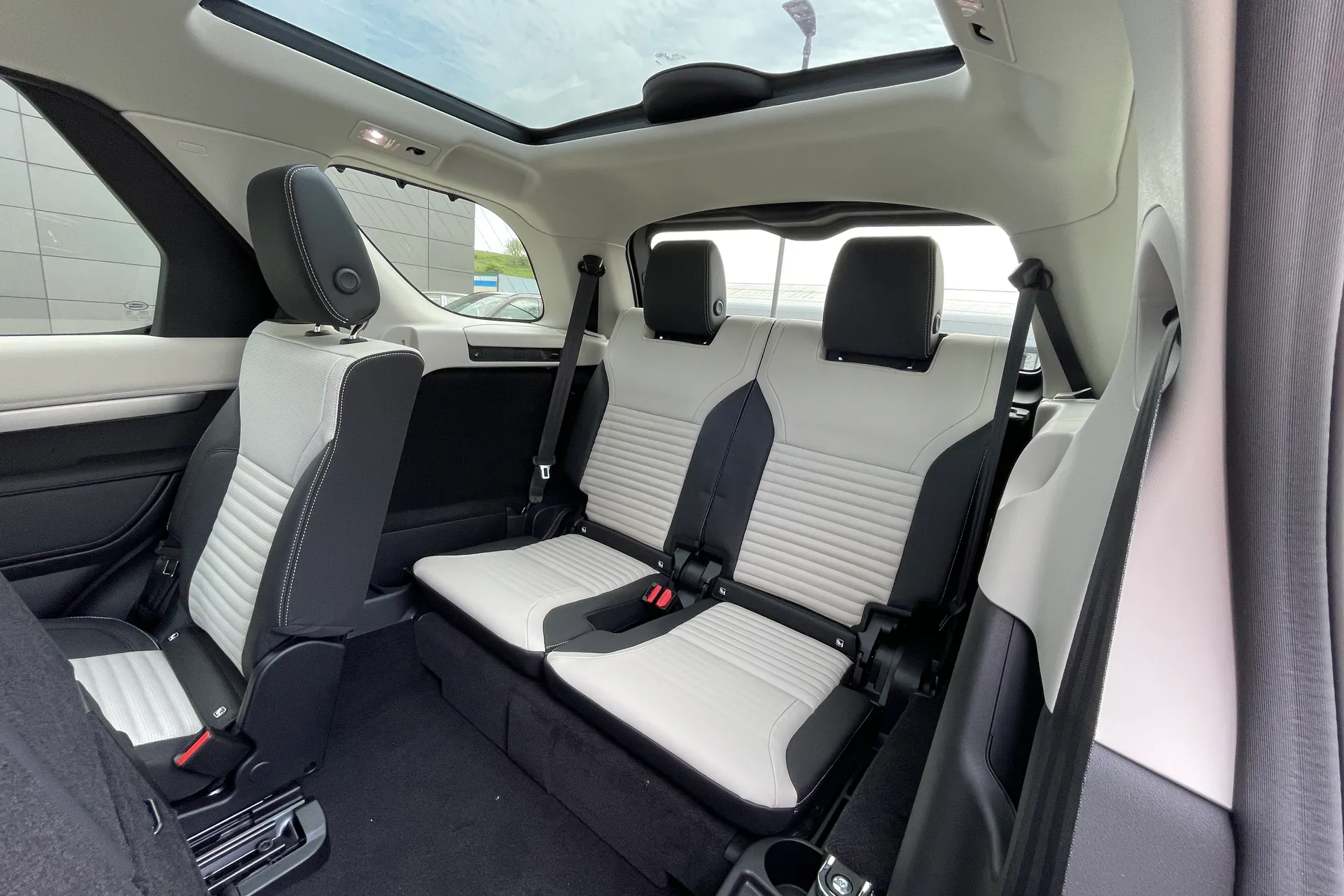 LAND ROVER DISCOVERY thumbnail image number 4