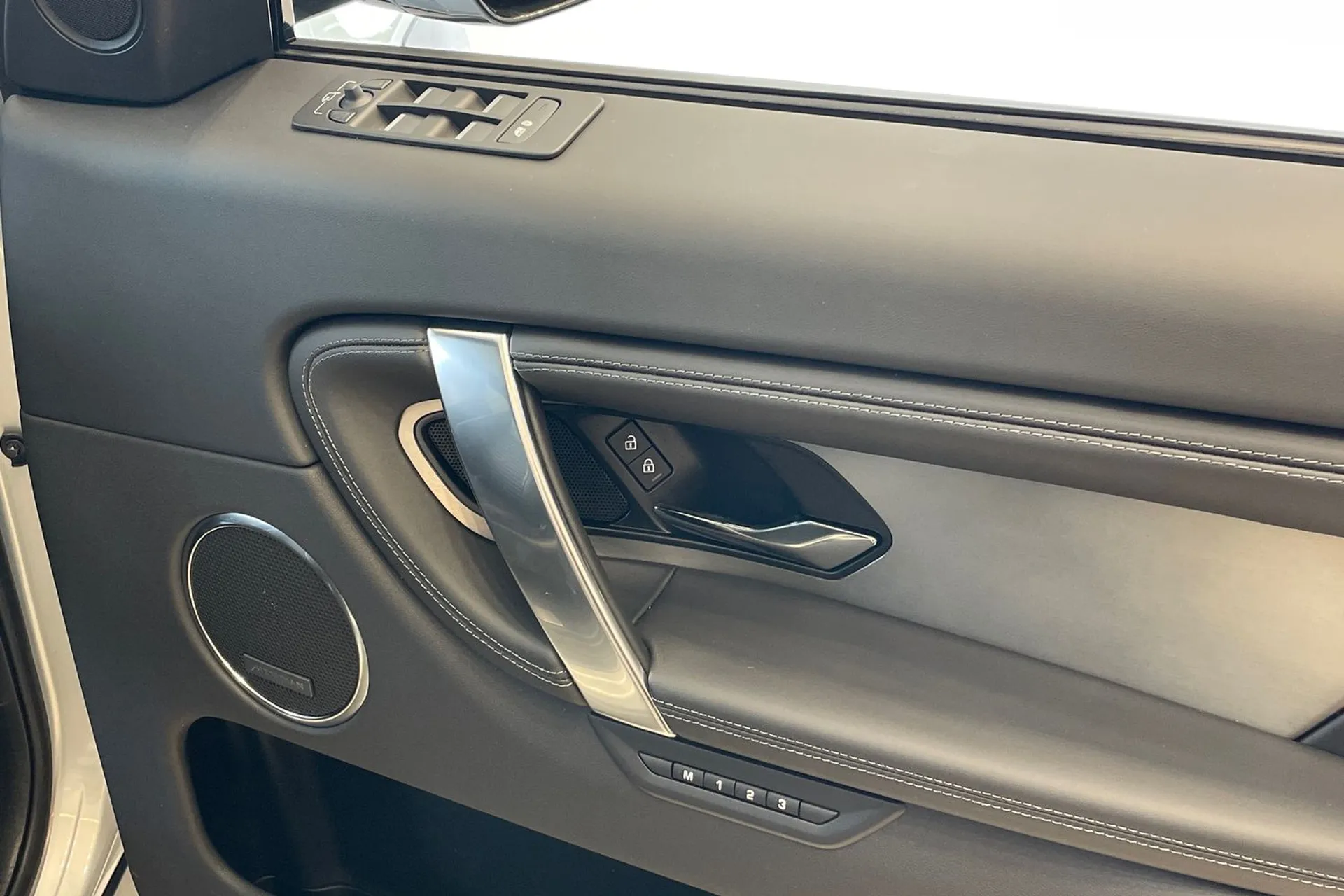 LAND ROVER DISCOVERY SPORT thumbnail image number 25
