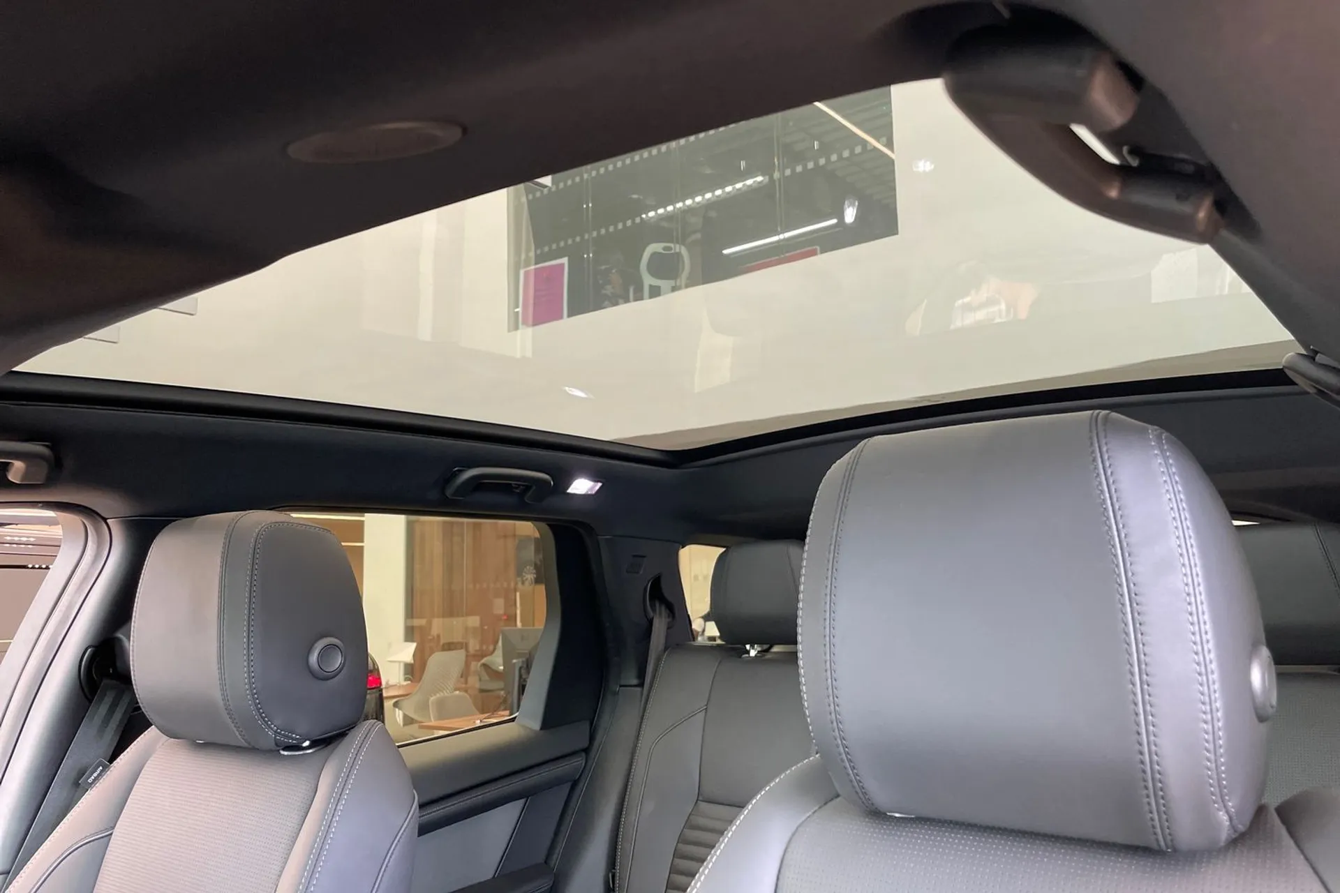 LAND ROVER DISCOVERY SPORT thumbnail image number 4