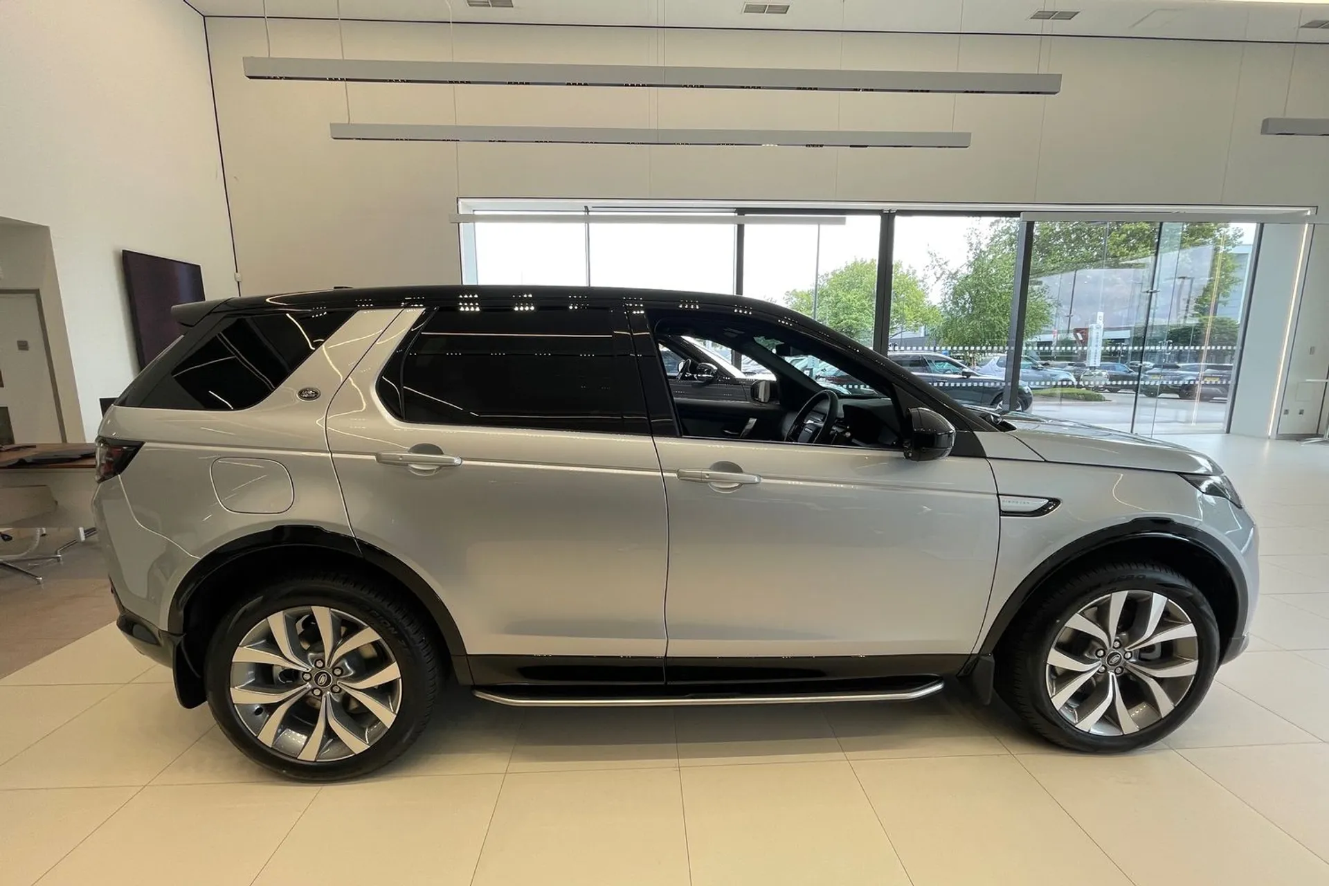 LAND ROVER DISCOVERY SPORT thumbnail image number 2