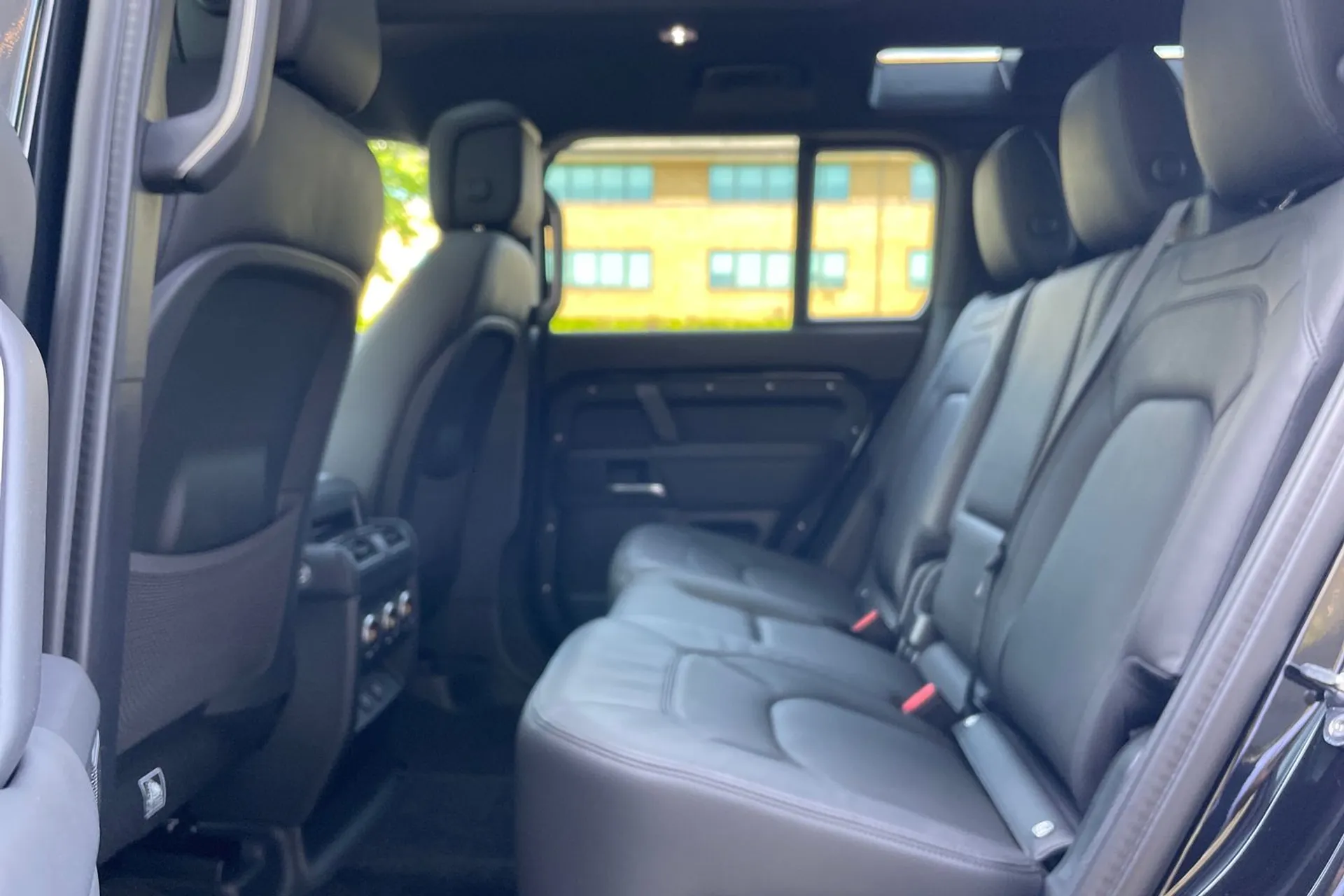LAND ROVER Defender 110 thumbnail image number 39