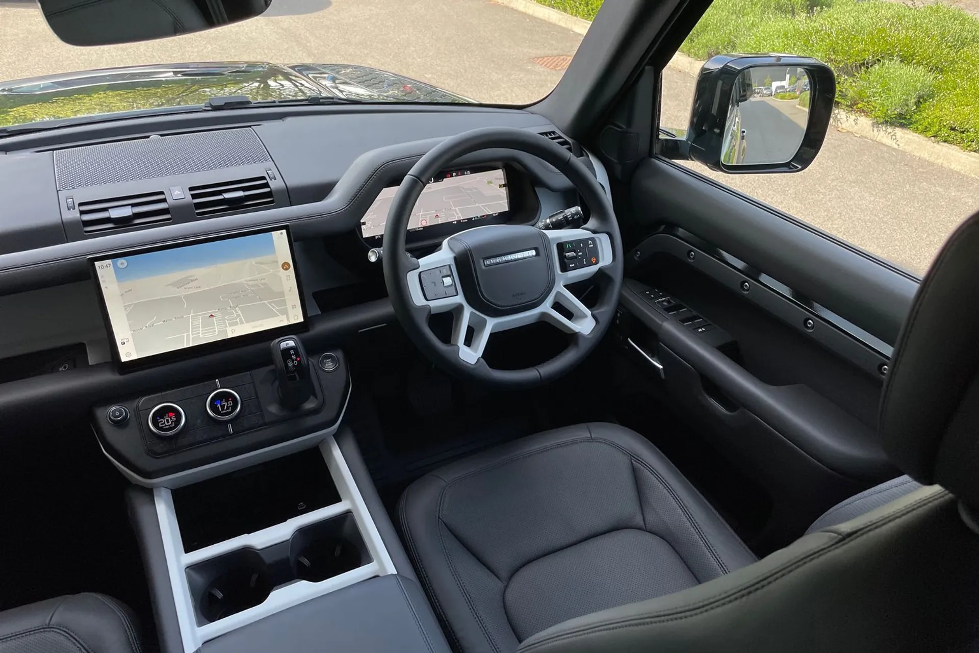 LAND ROVER Defender 110 thumbnail image number 24
