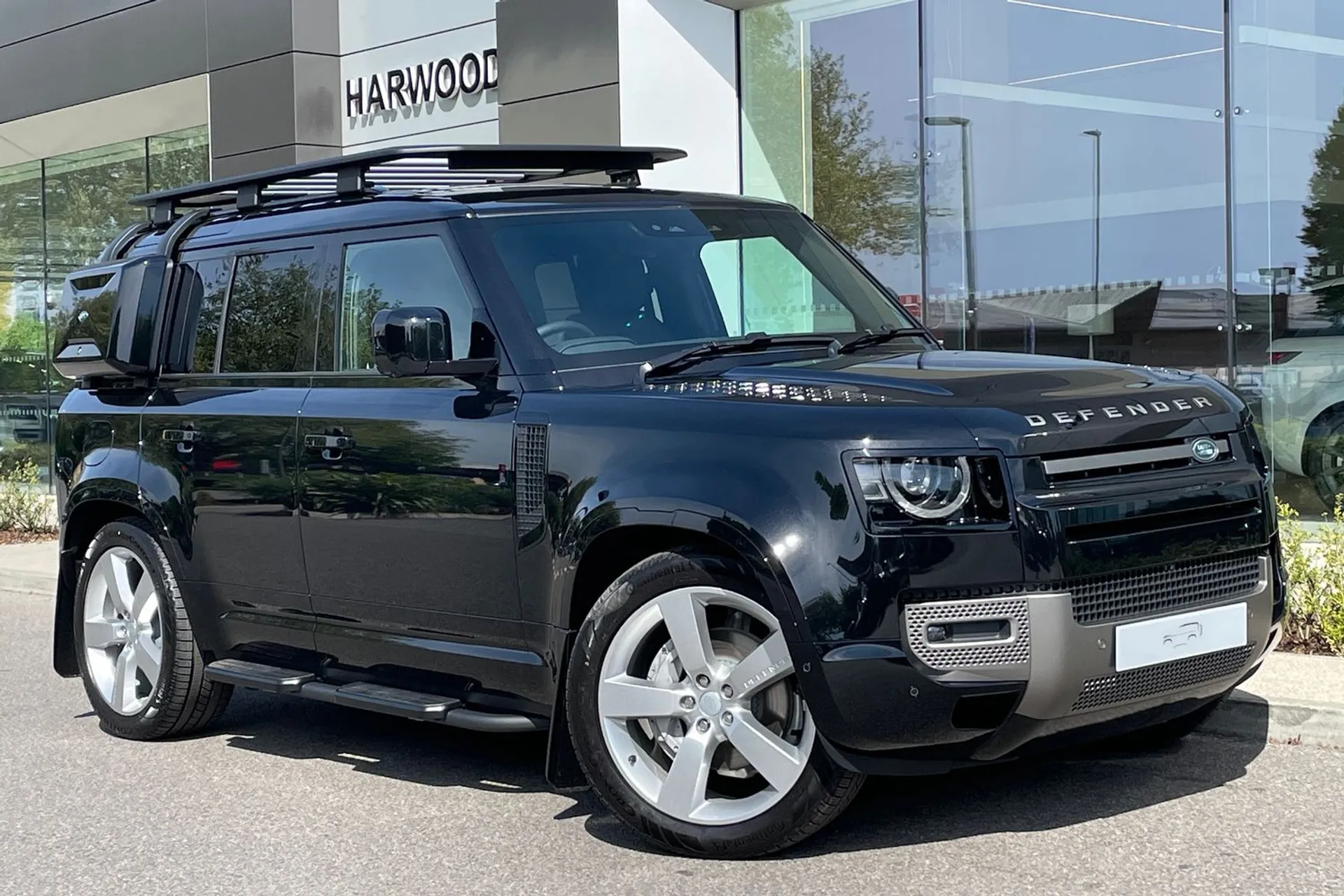 LAND ROVER Defender 110 focused image