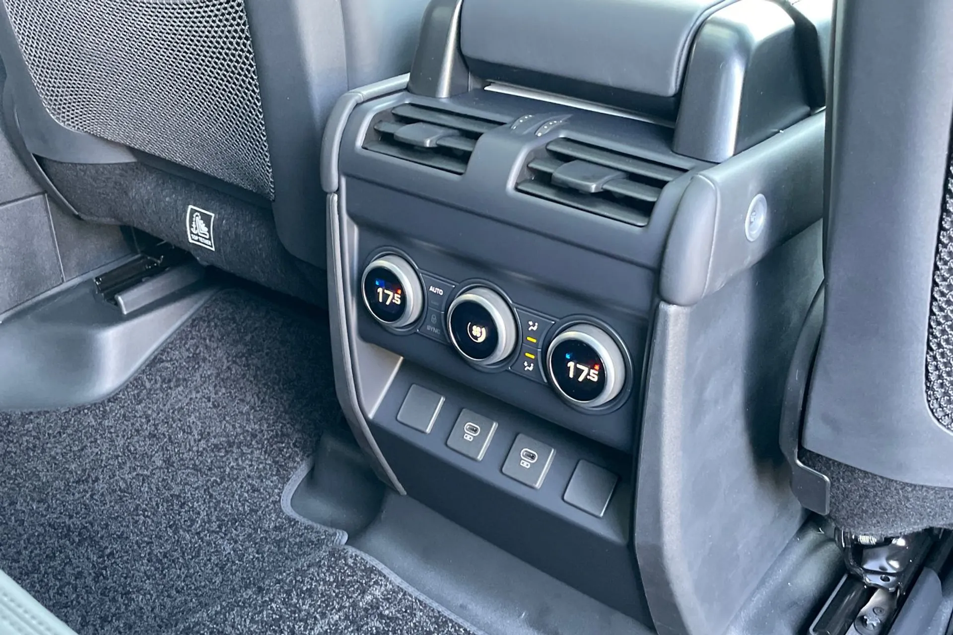 LAND ROVER Defender 110 thumbnail image number 36