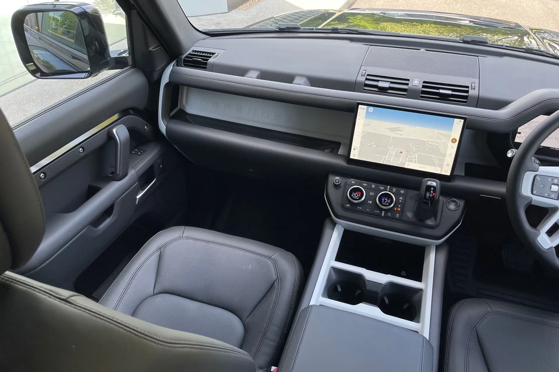 LAND ROVER Defender 110 thumbnail image number 21