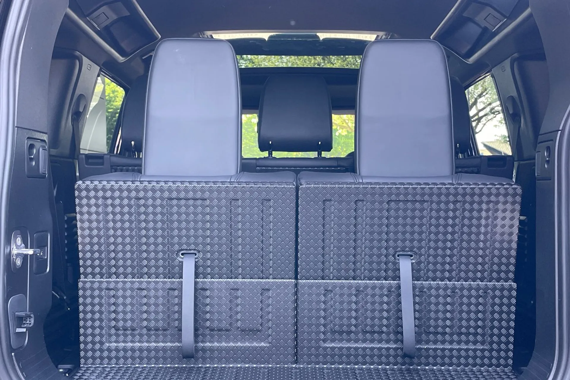 LAND ROVER Defender 110 thumbnail image number 31