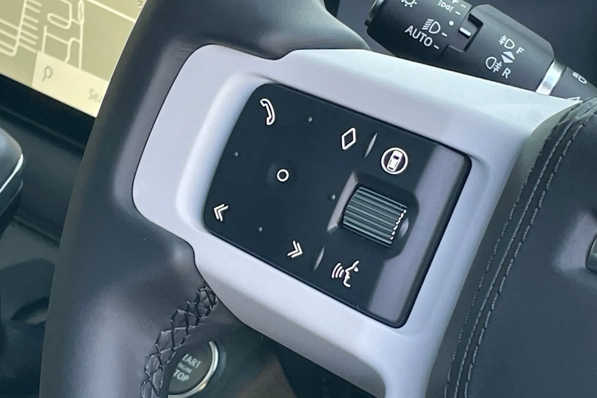LAND ROVER Defender 110 thumbnail image number 51