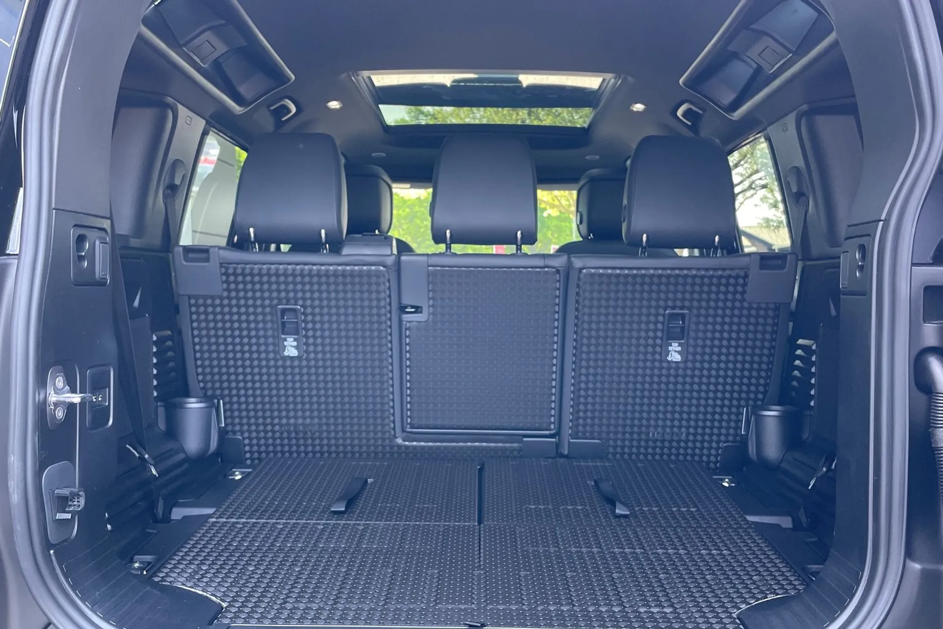 LAND ROVER Defender 110 thumbnail image number 30