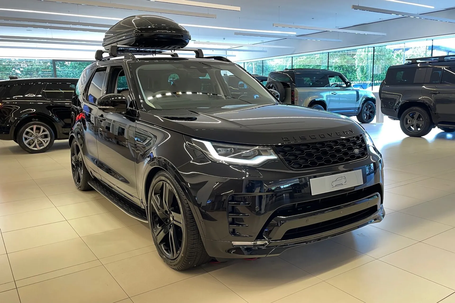 LAND ROVER DISCOVERY focused image