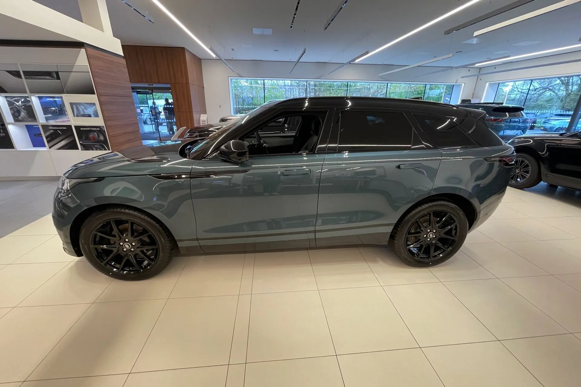 LAND ROVER RANGE ROVER VELAR thumbnail image number 20