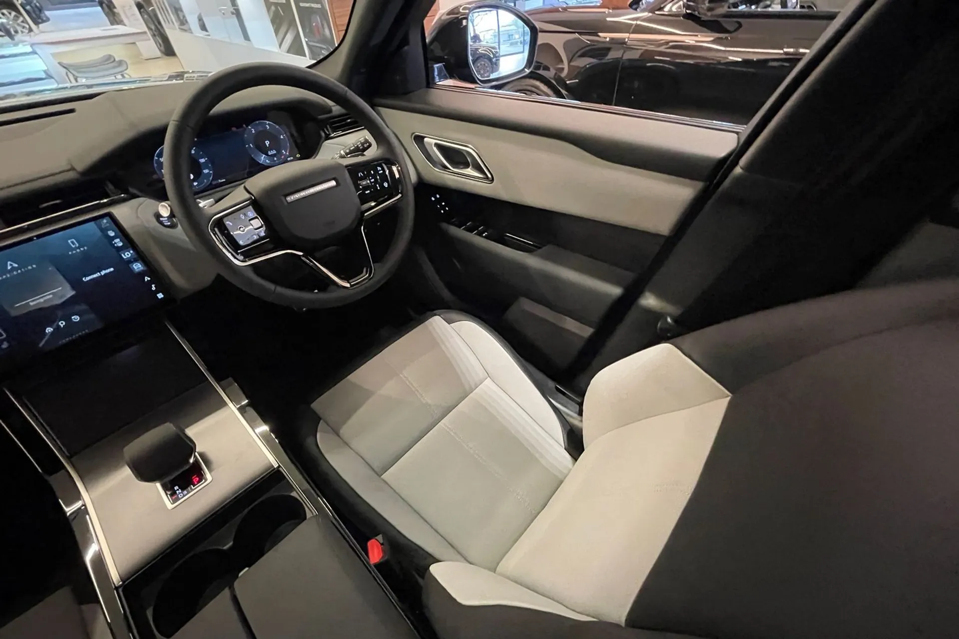 LAND ROVER RANGE ROVER VELAR thumbnail image number 14