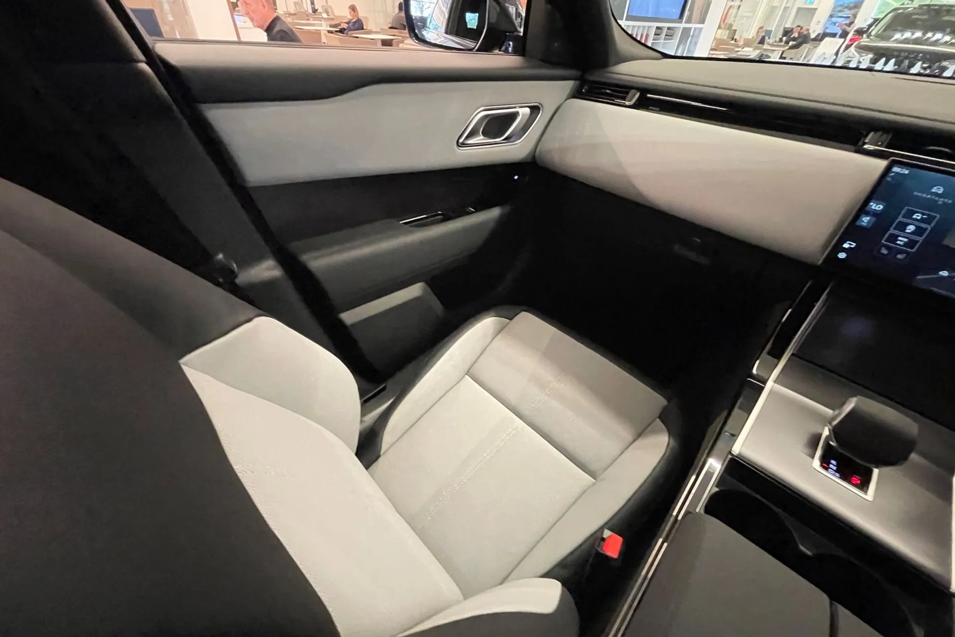 LAND ROVER RANGE ROVER VELAR thumbnail image number 13
