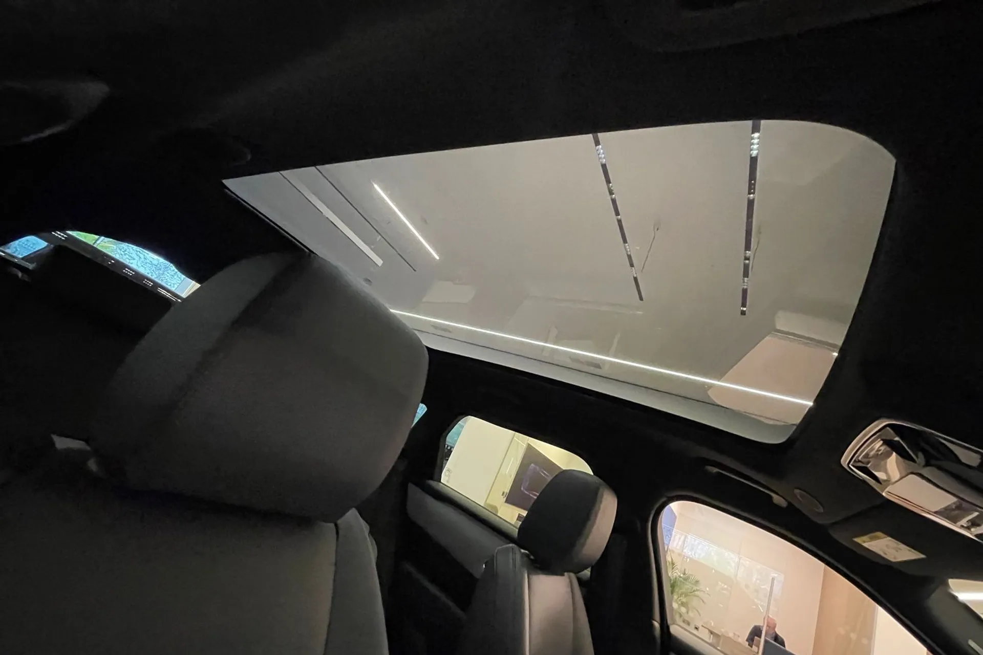 LAND ROVER RANGE ROVER VELAR thumbnail image number 5
