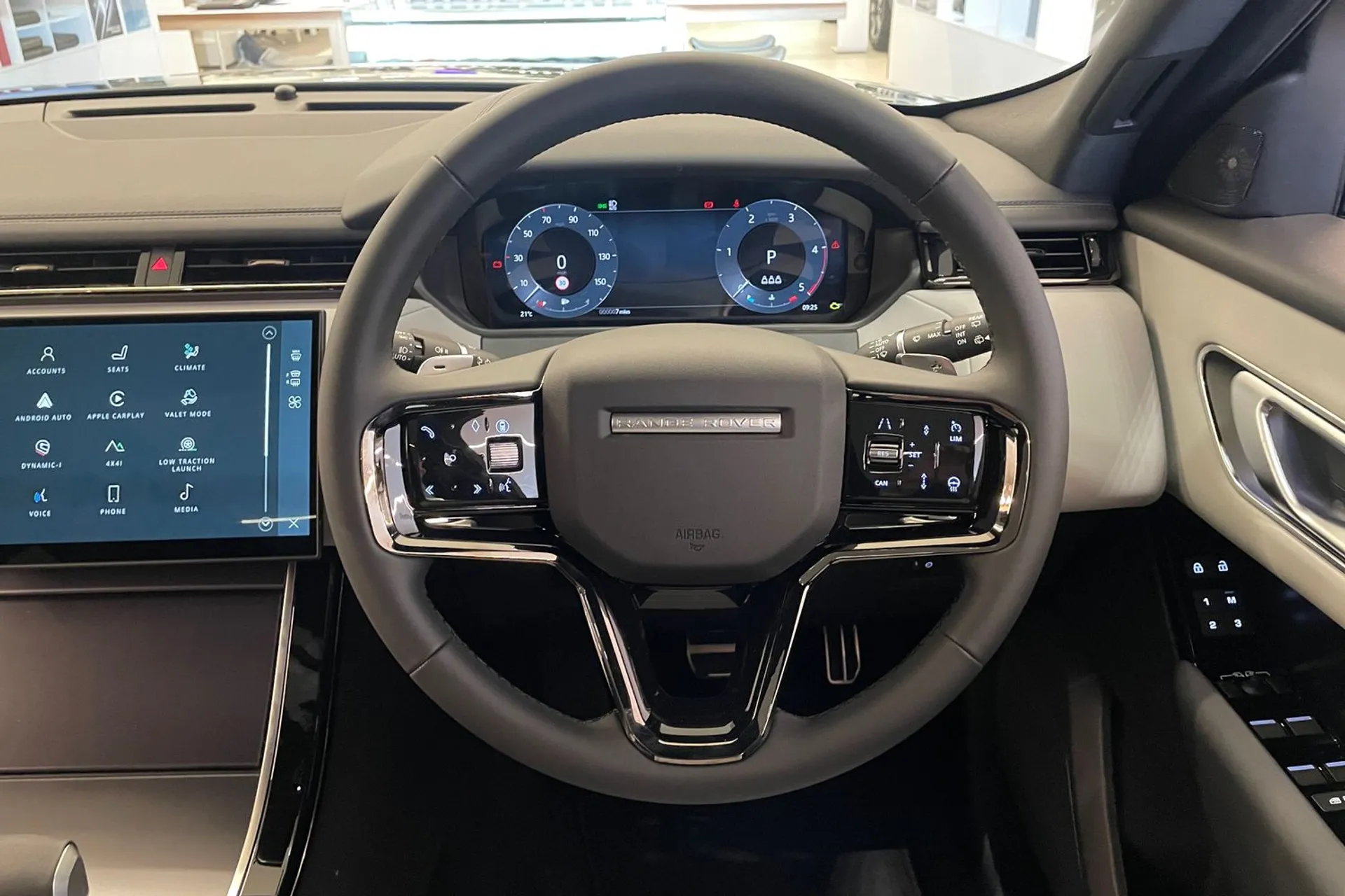 LAND ROVER RANGE ROVER VELAR thumbnail image number 12