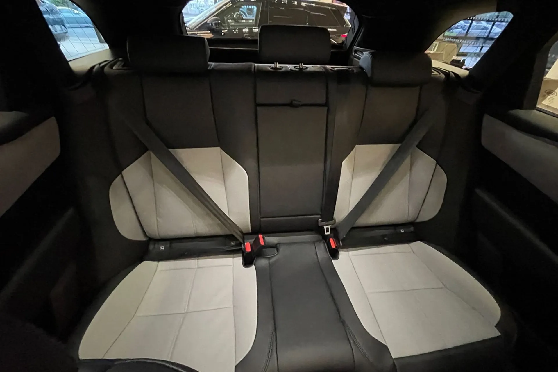 LAND ROVER RANGE ROVER VELAR thumbnail image number 11