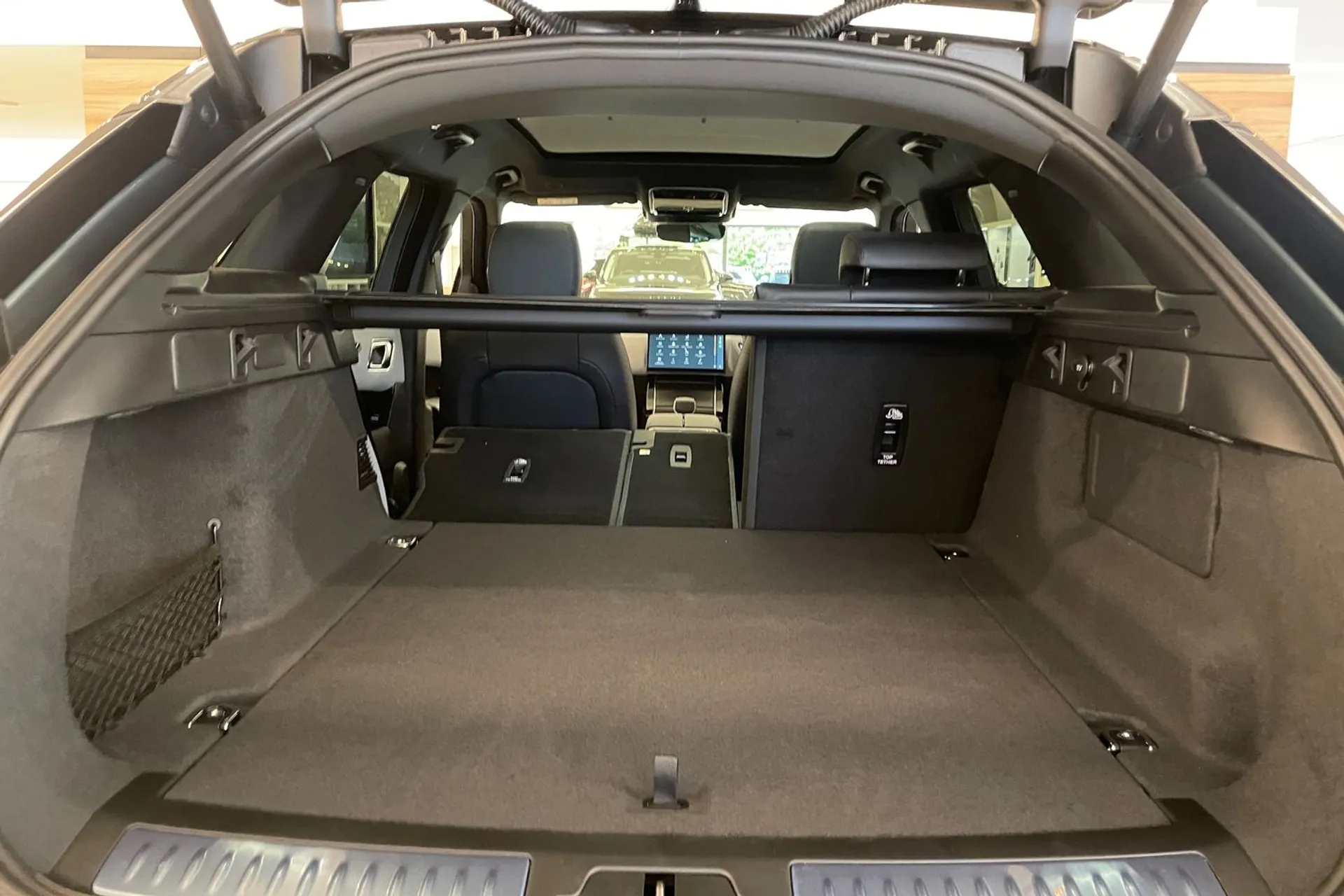 LAND ROVER RANGE ROVER VELAR thumbnail image number 33