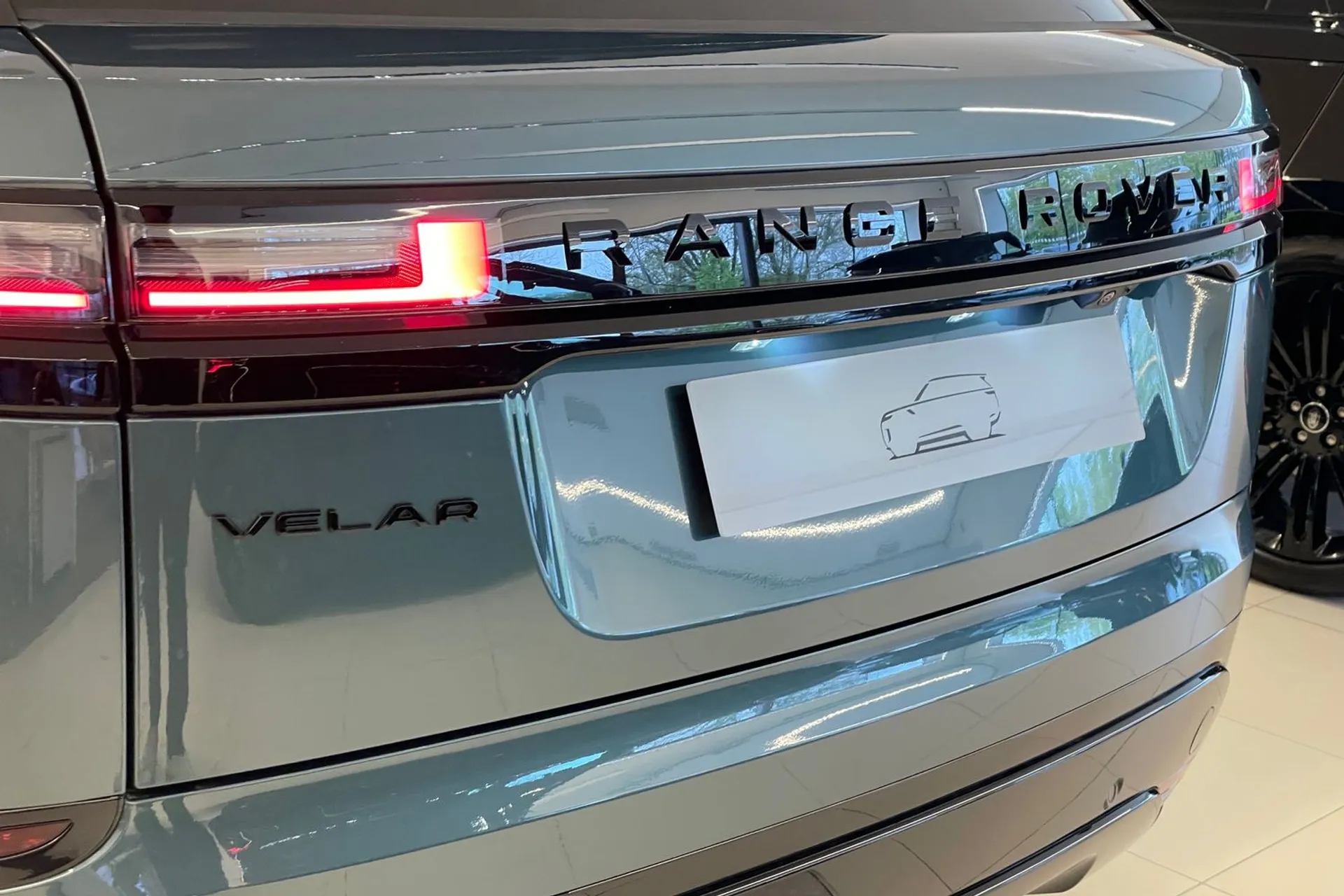 LAND ROVER RANGE ROVER VELAR thumbnail image number 35