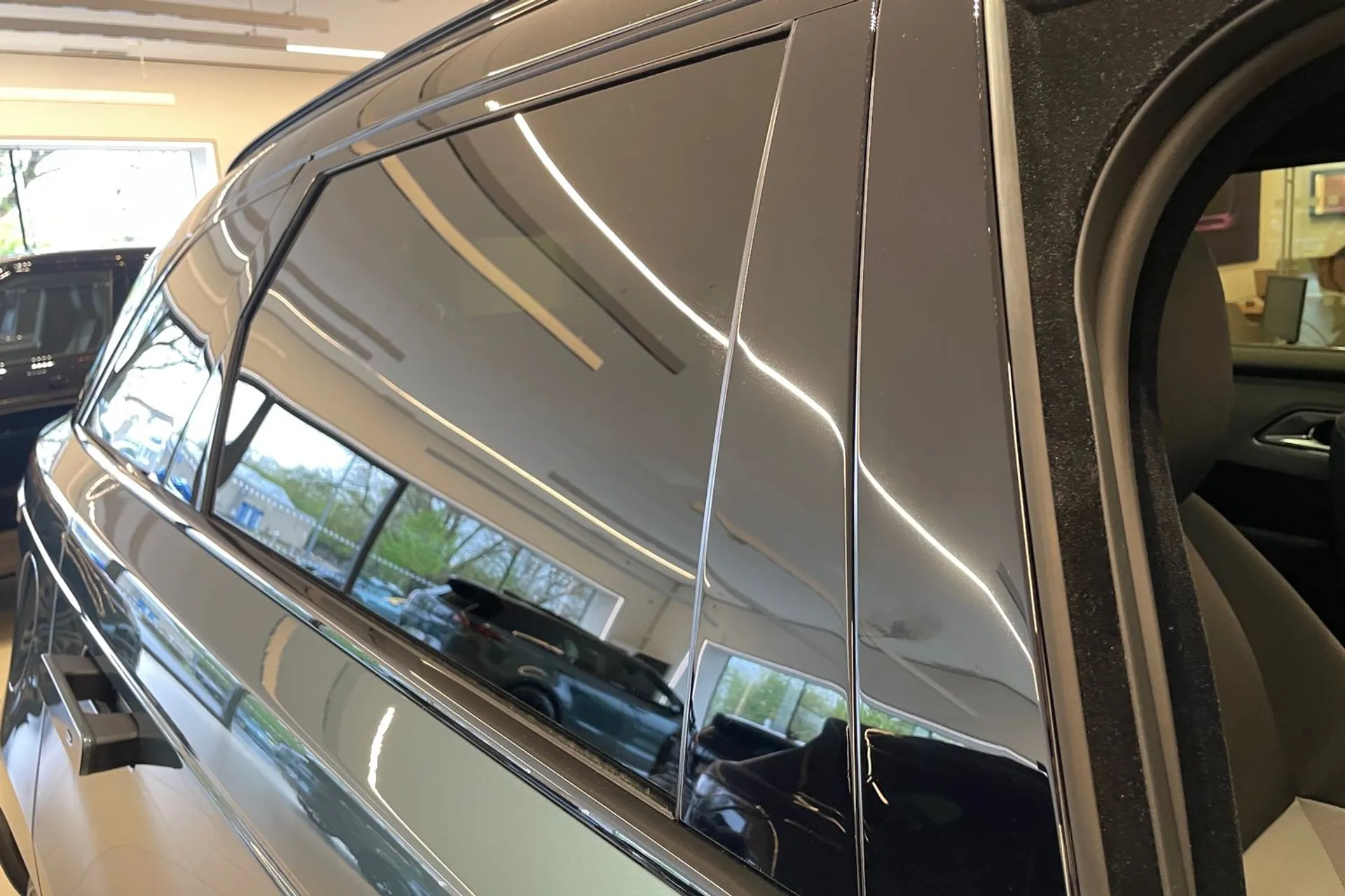 LAND ROVER RANGE ROVER VELAR thumbnail image number 39