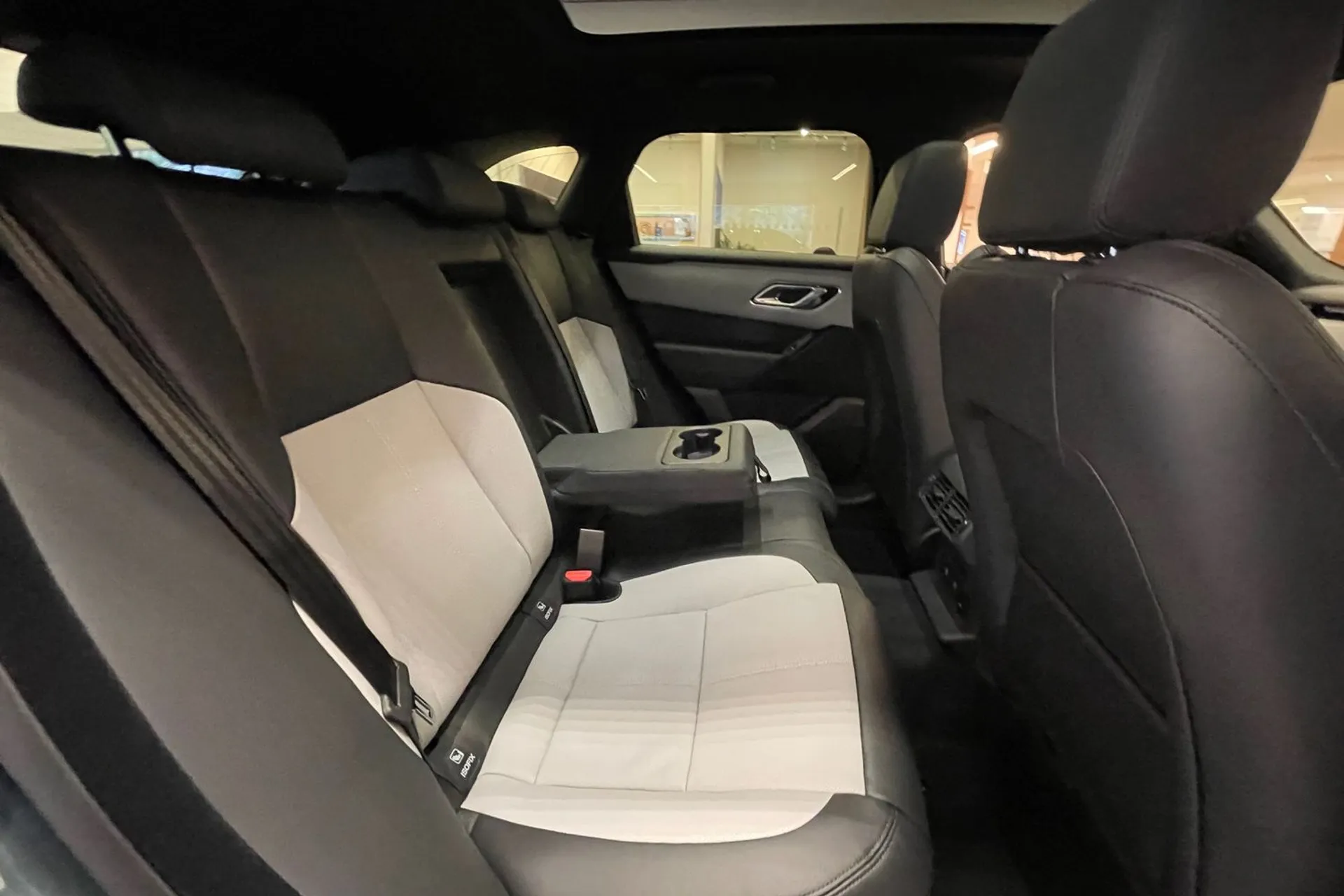 LAND ROVER RANGE ROVER VELAR thumbnail image number 30