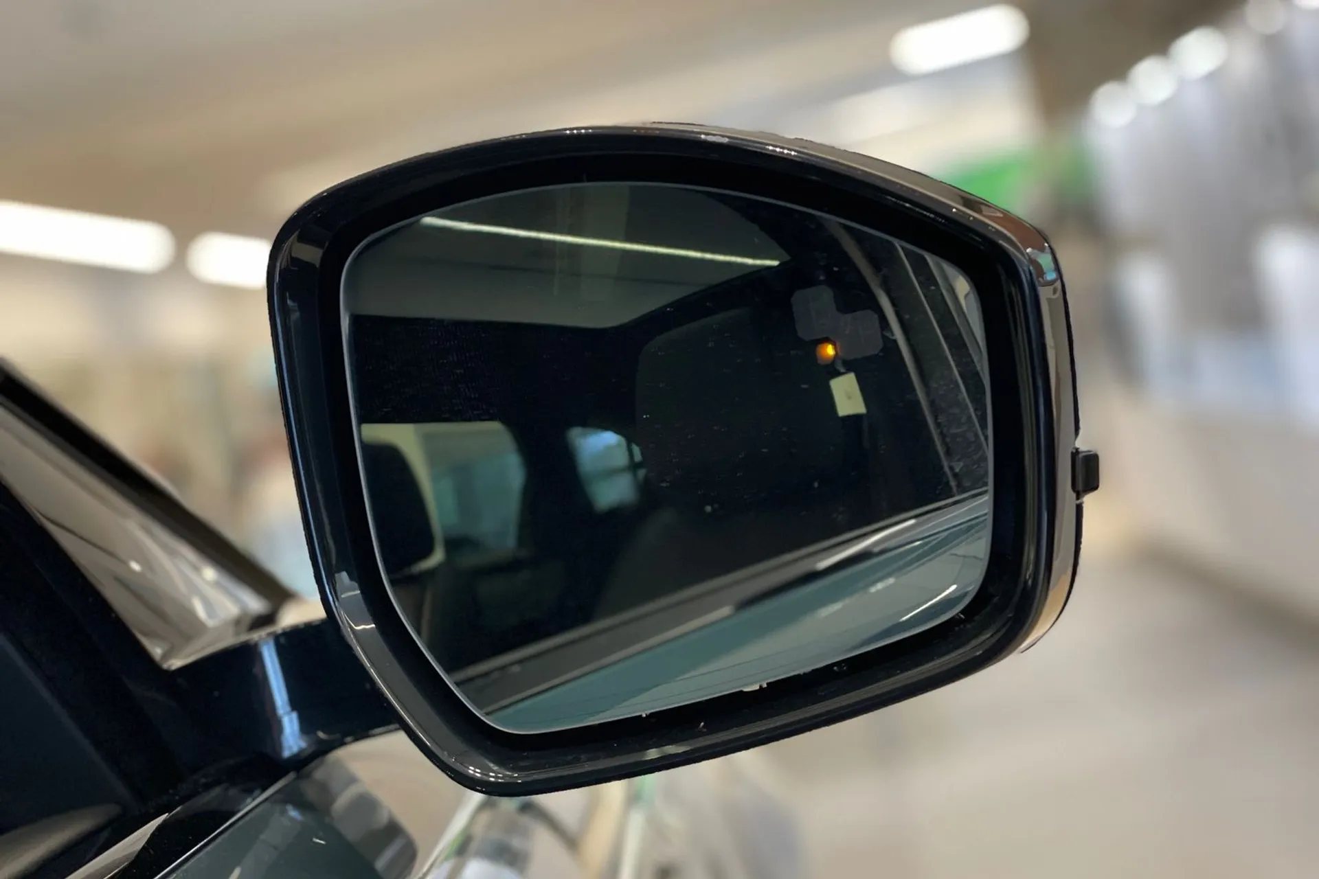 LAND ROVER RANGE ROVER VELAR thumbnail image number 23