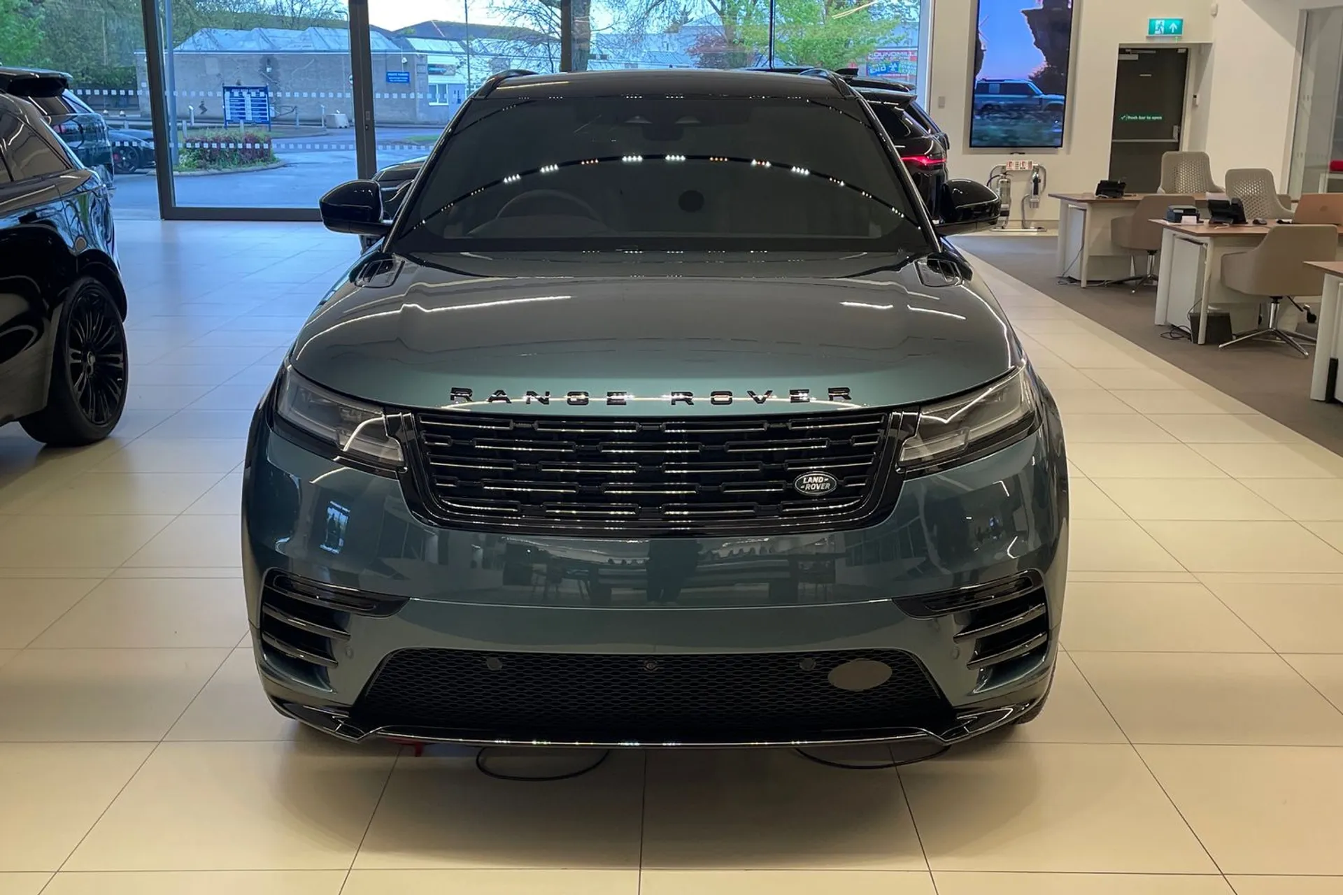 LAND ROVER RANGE ROVER VELAR thumbnail image number 6