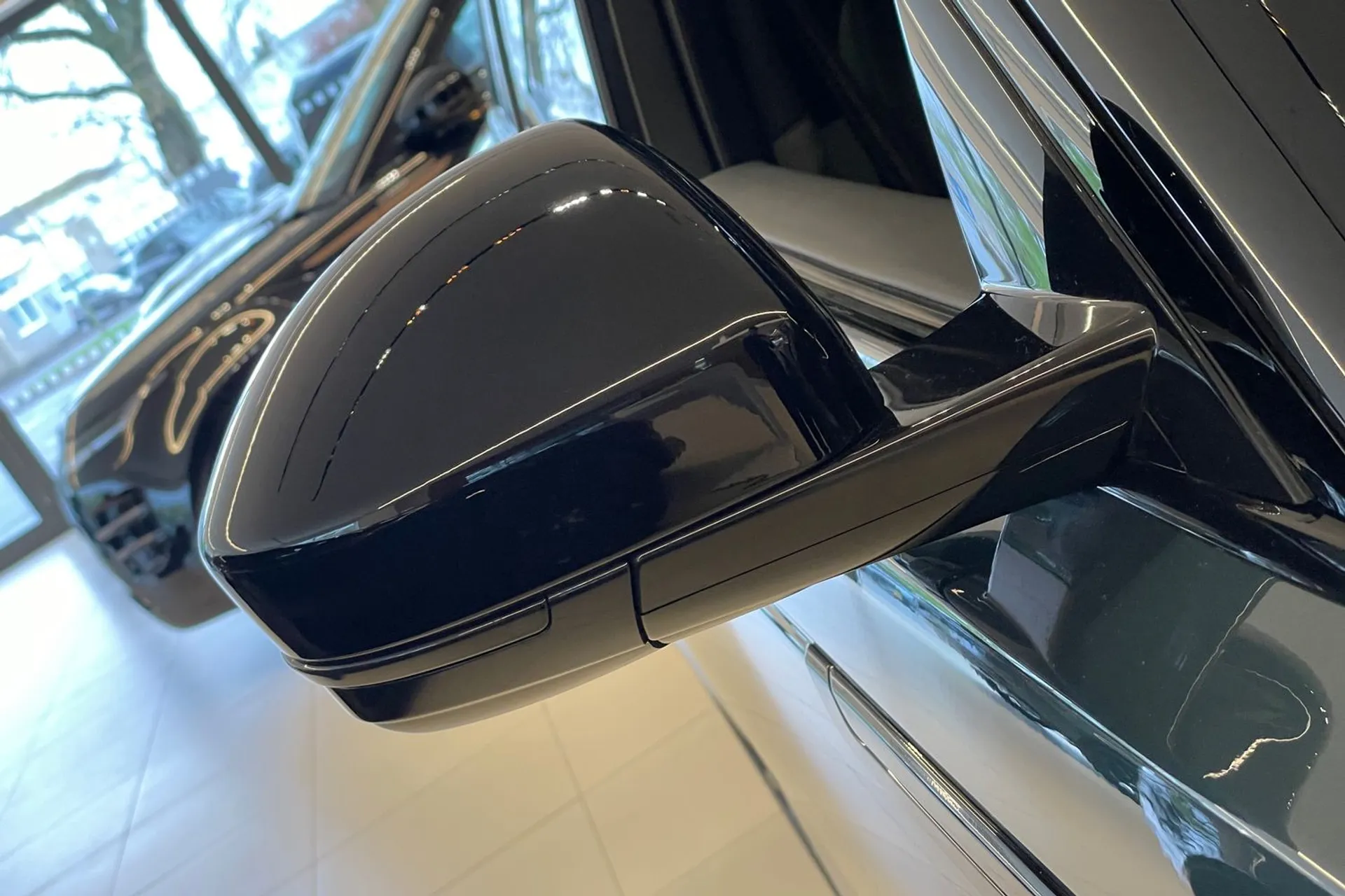 LAND ROVER RANGE ROVER VELAR thumbnail image number 40