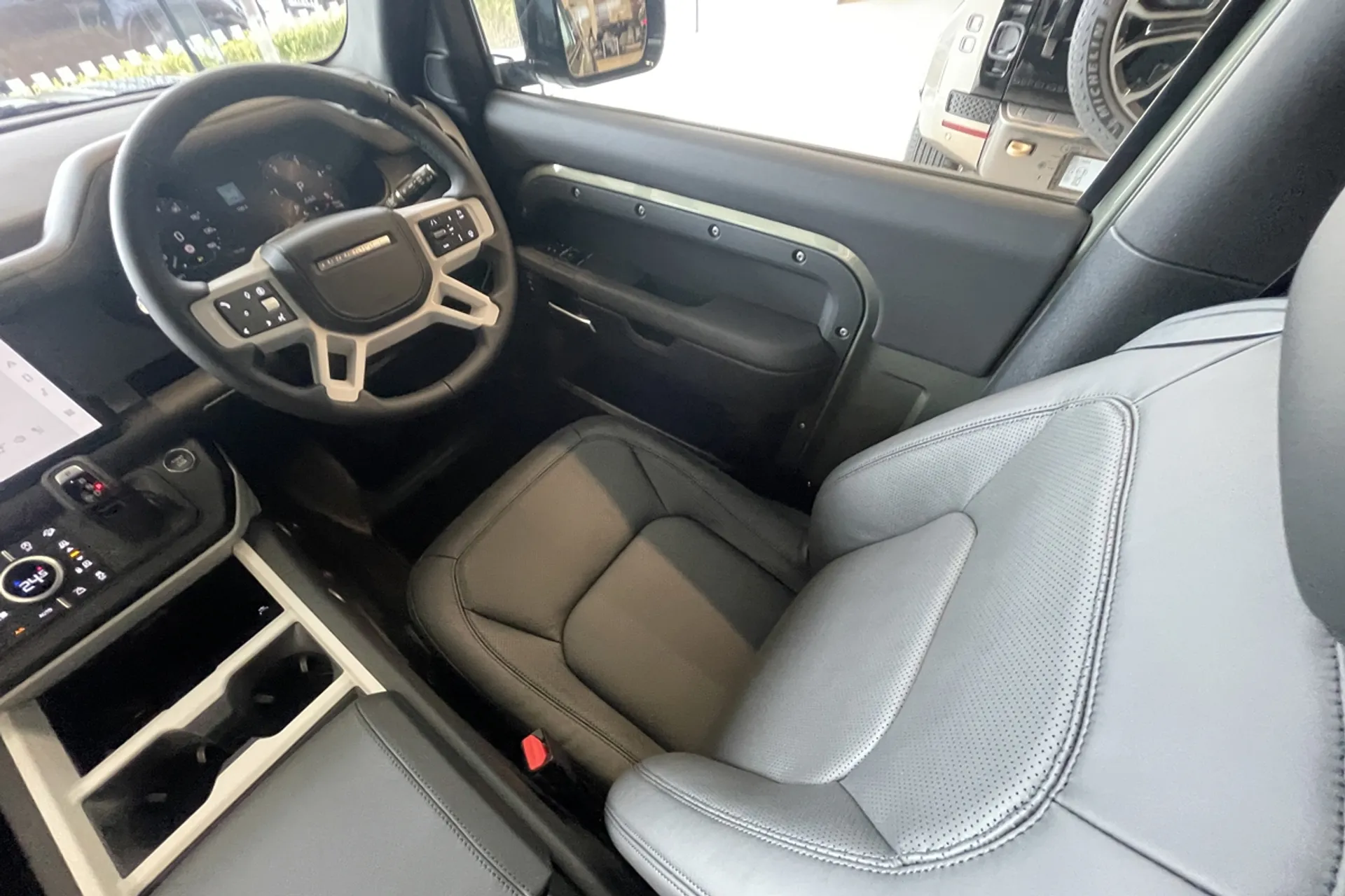 LAND ROVER Defender 90 thumbnail image number 11