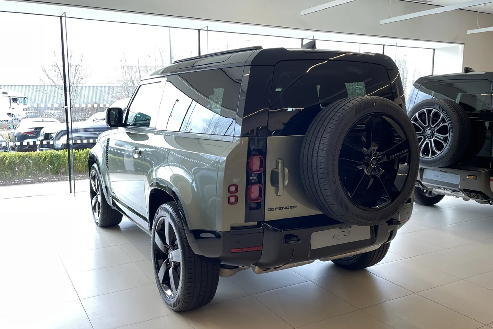 LAND ROVER Defender 90 thumbnail image number 24