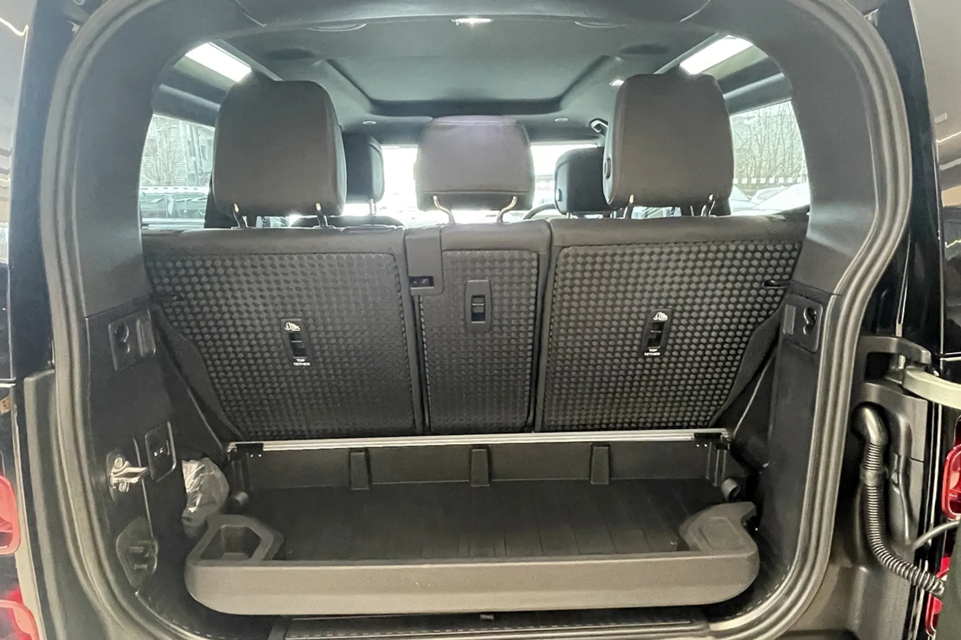 LAND ROVER Defender 90 thumbnail image number 27