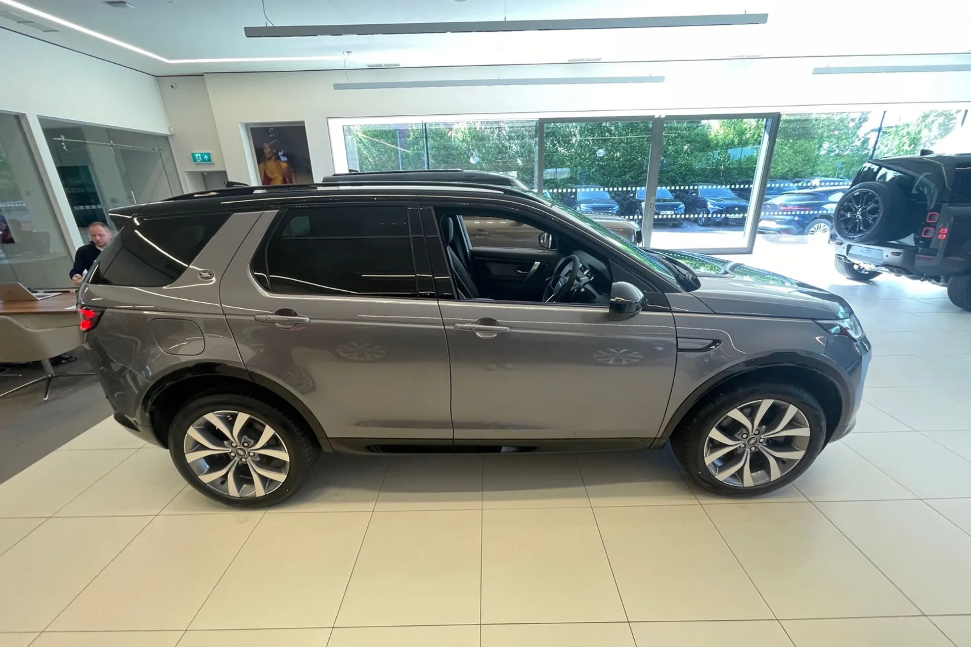 LAND ROVER DISCOVERY SPORT thumbnail image number 2