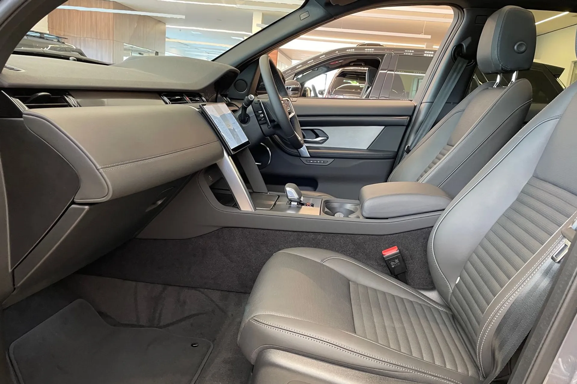 LAND ROVER DISCOVERY SPORT thumbnail image number 10