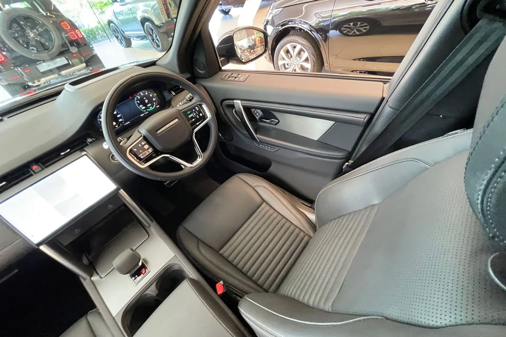 LAND ROVER DISCOVERY SPORT thumbnail image number 14