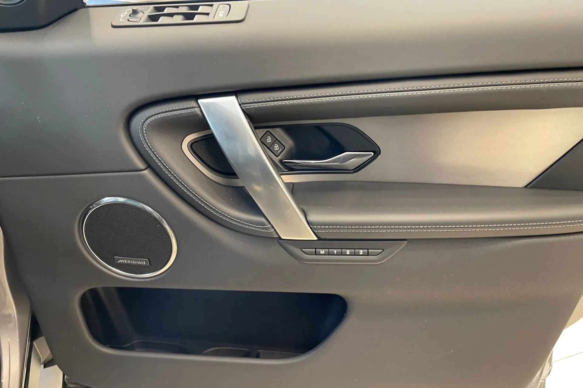 LAND ROVER DISCOVERY SPORT thumbnail image number 52