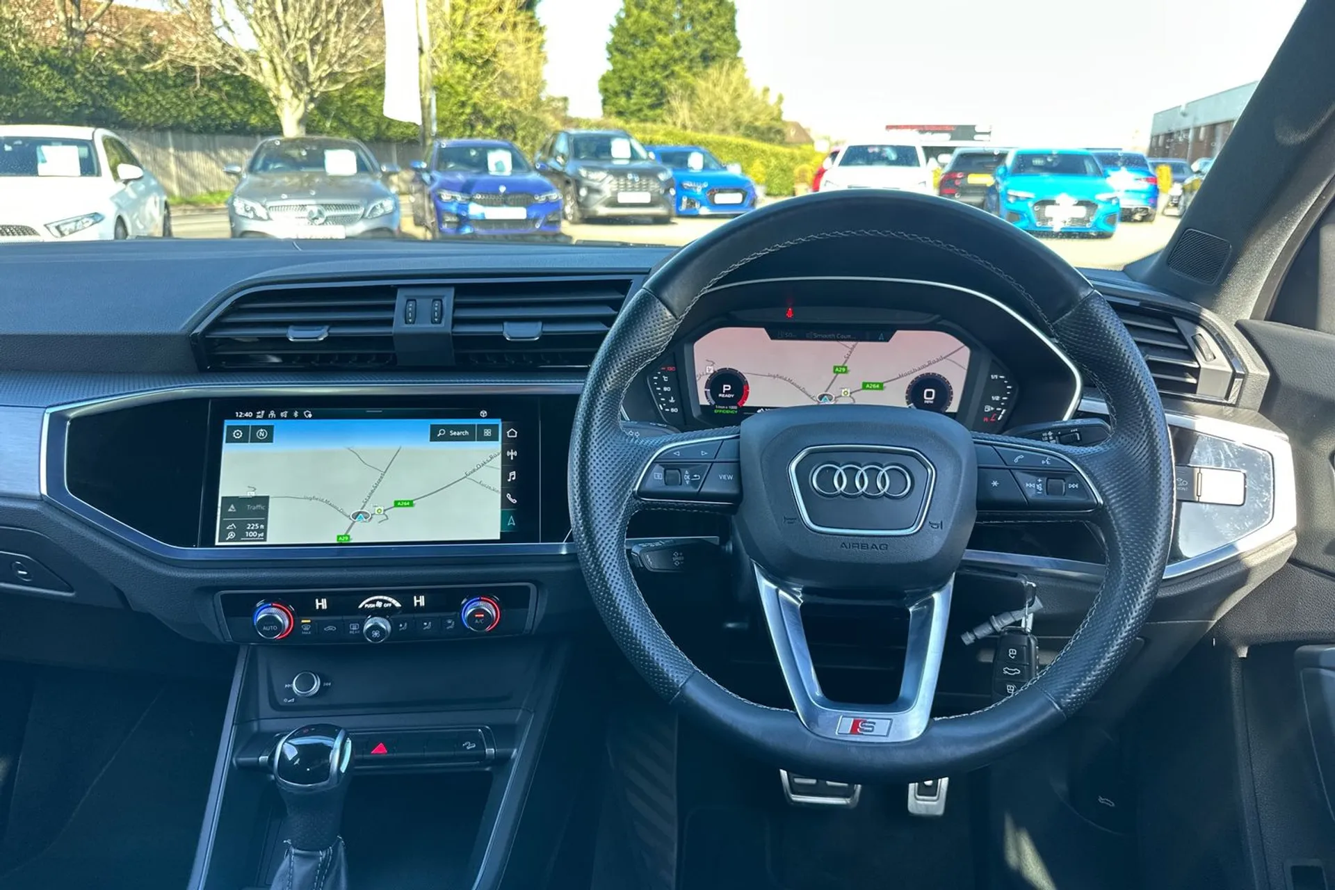 Audi Q3 thumbnail image number 38
