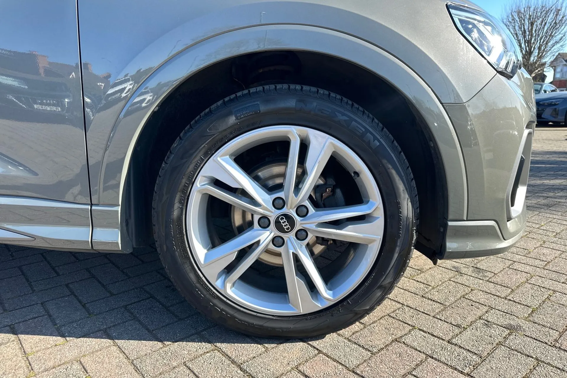 Audi Q3 thumbnail image number 9