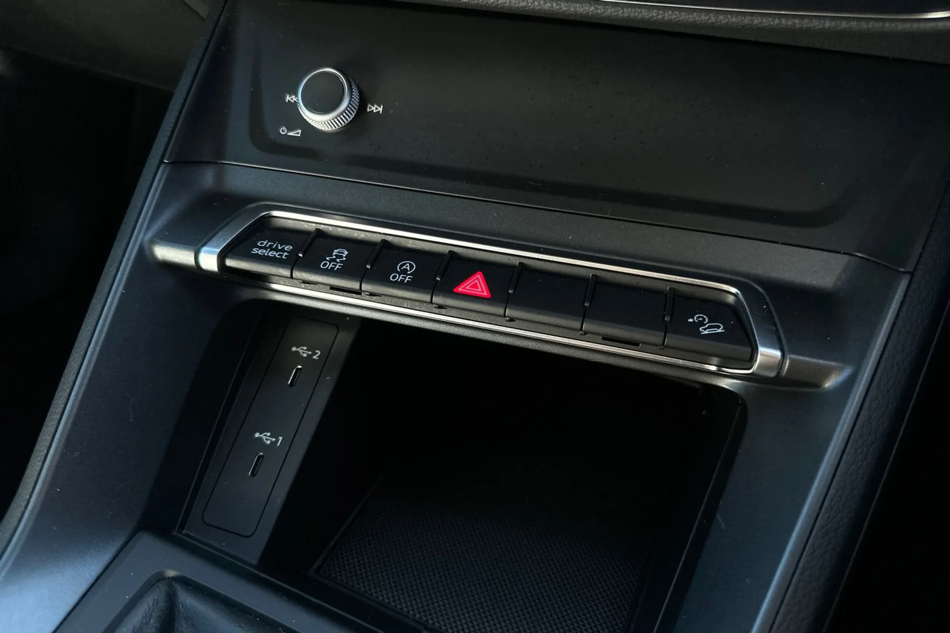 Audi Q3 thumbnail image number 11