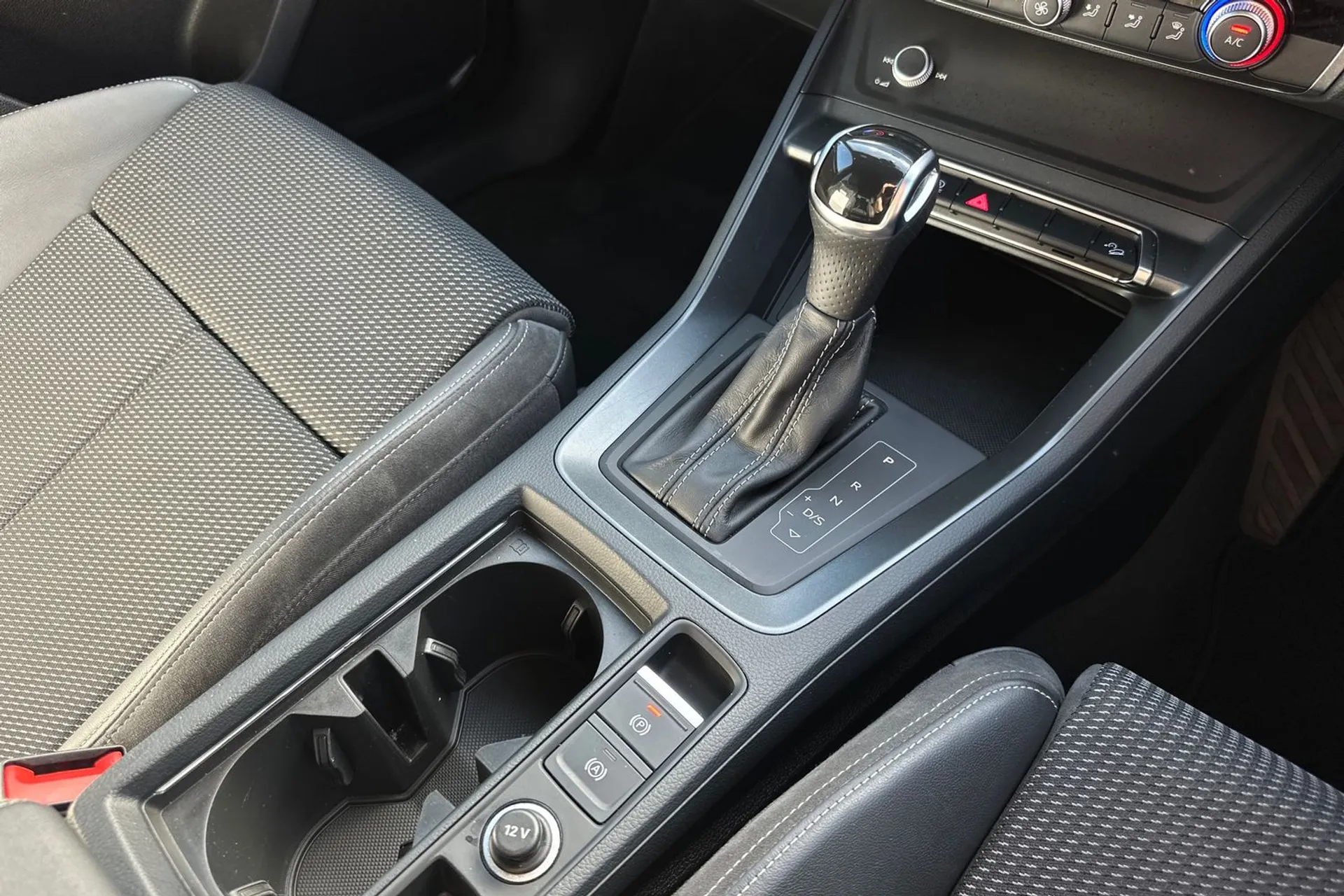 Audi Q3 thumbnail image number 43
