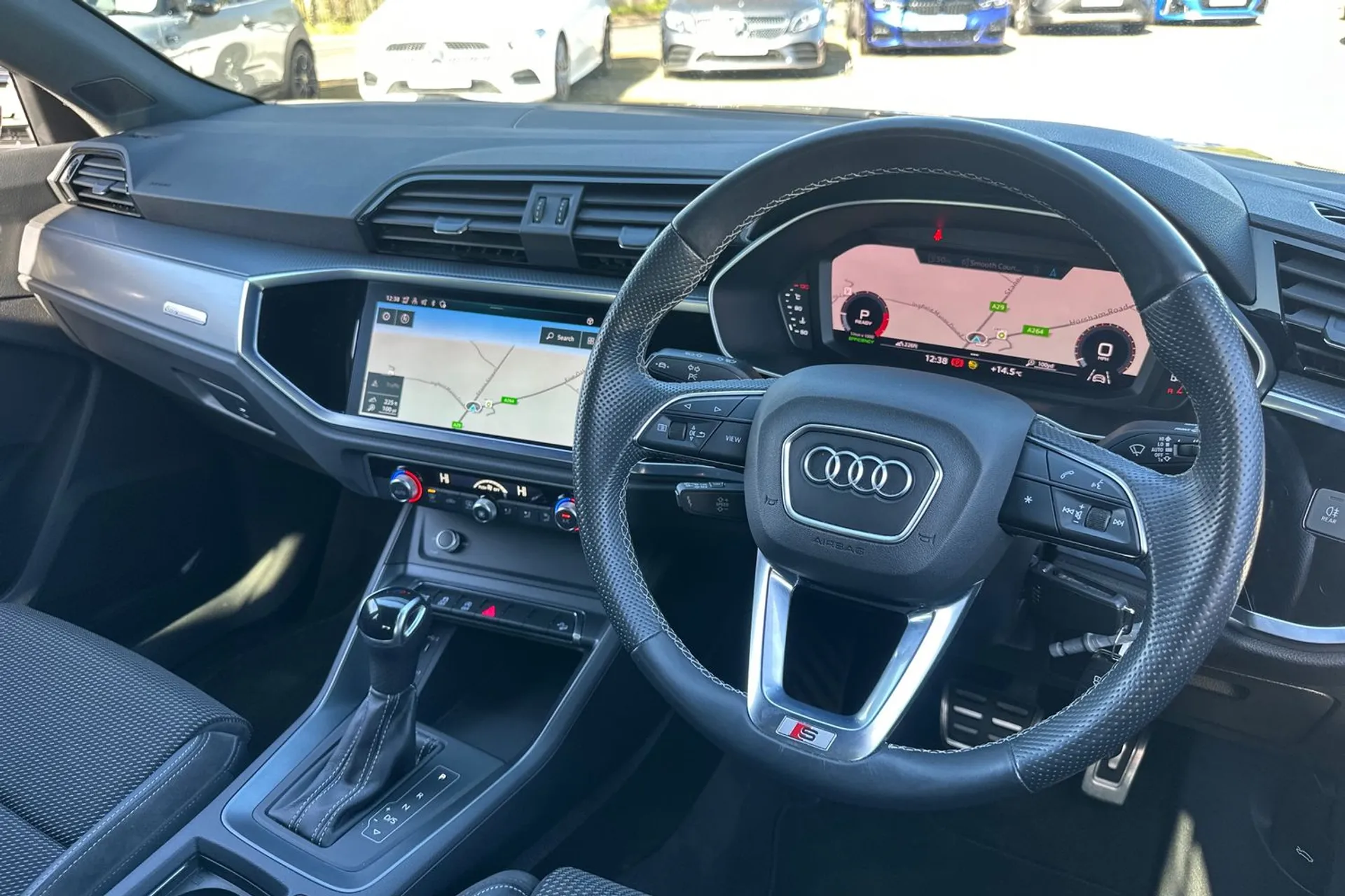 Audi Q3 thumbnail image number 31