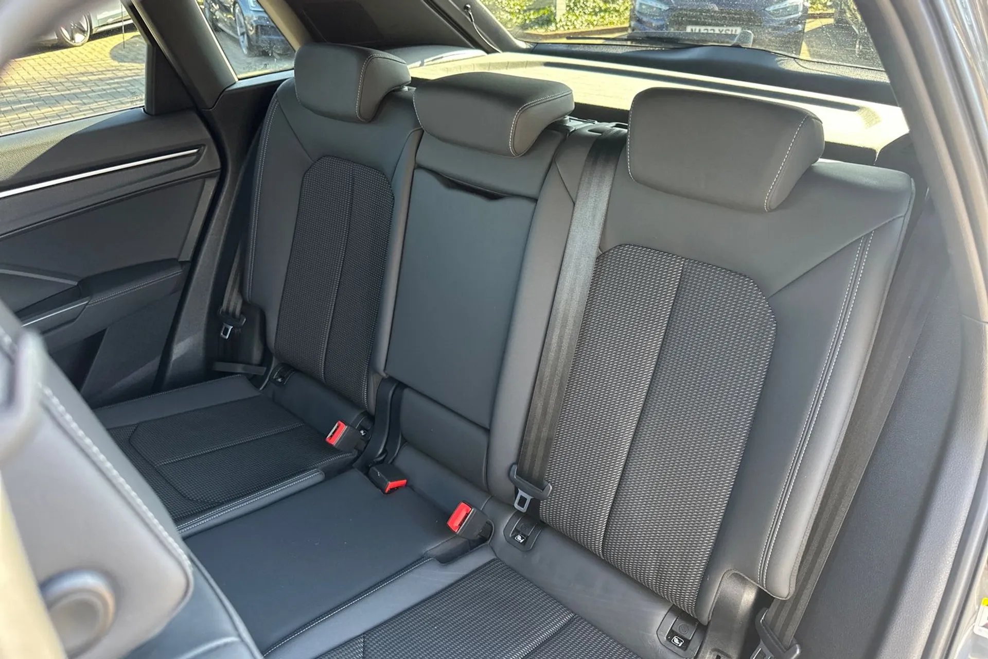 Audi Q3 thumbnail image number 35