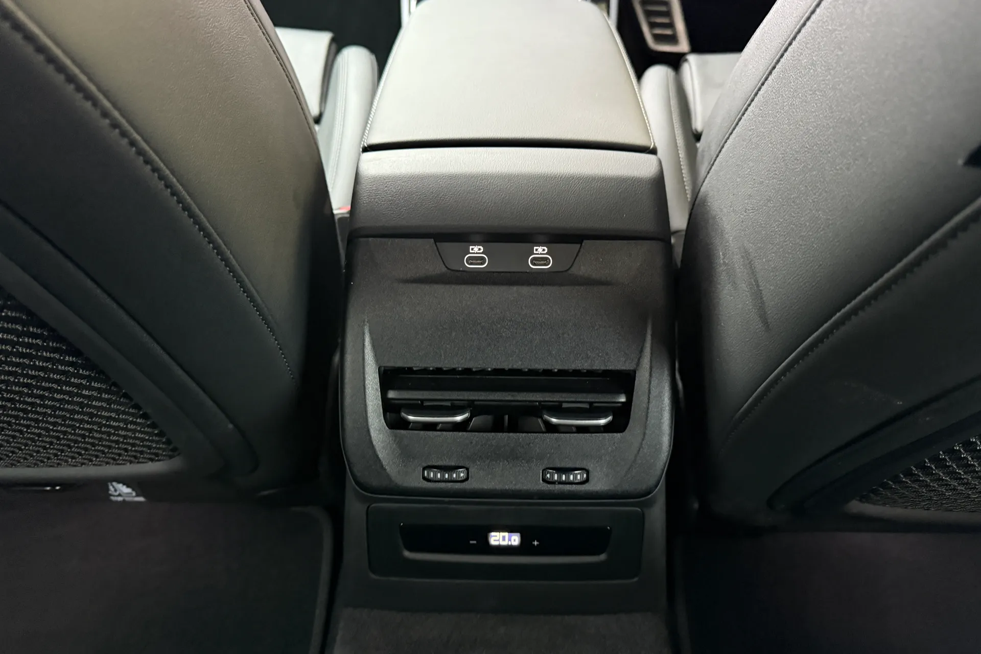 Audi A5 thumbnail image number 35